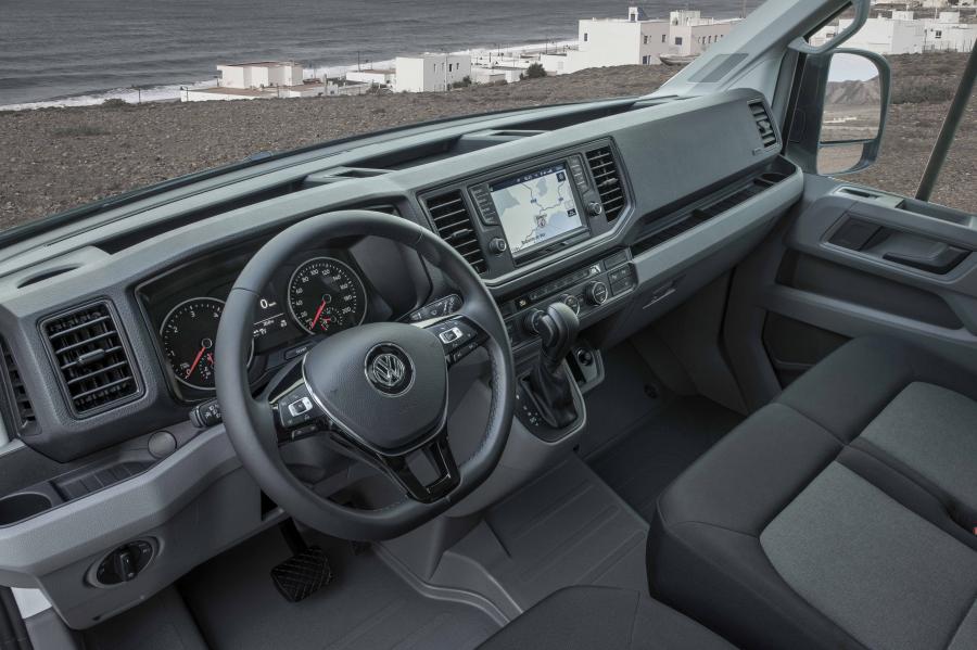 Интерьер Volkswagen Crafter High Roof Van 2016 года  (фото 17 из 49)